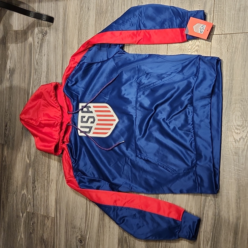 NWT USA Men's M Sweatshirt w/hoodie & front pouch